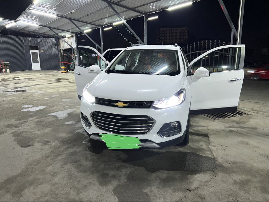 Автомобиль Трекер 1