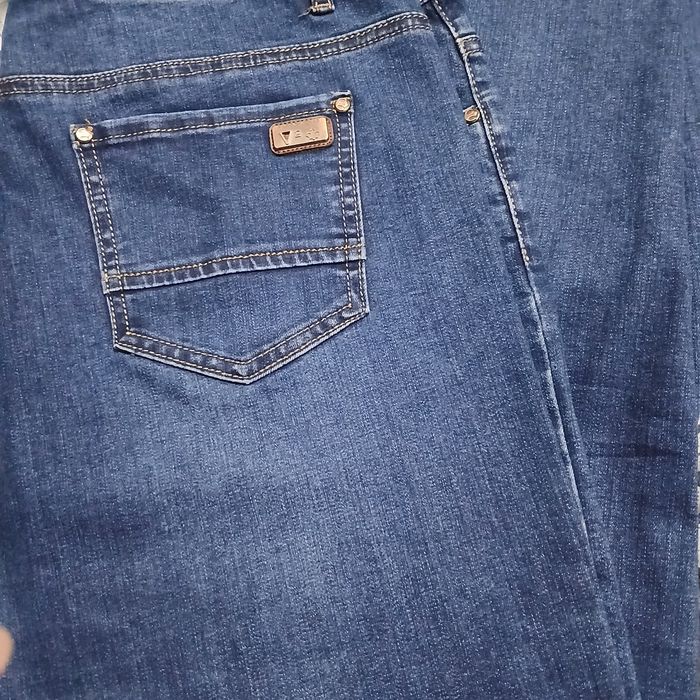 Джинсы     .        .