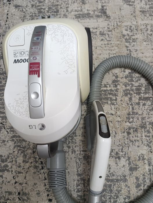 Пылесосы в отличном состоянии.. ручное управление .вентилятр