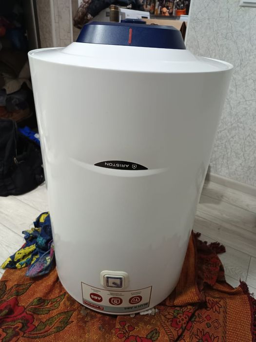 Продам водонагреватель Аристон