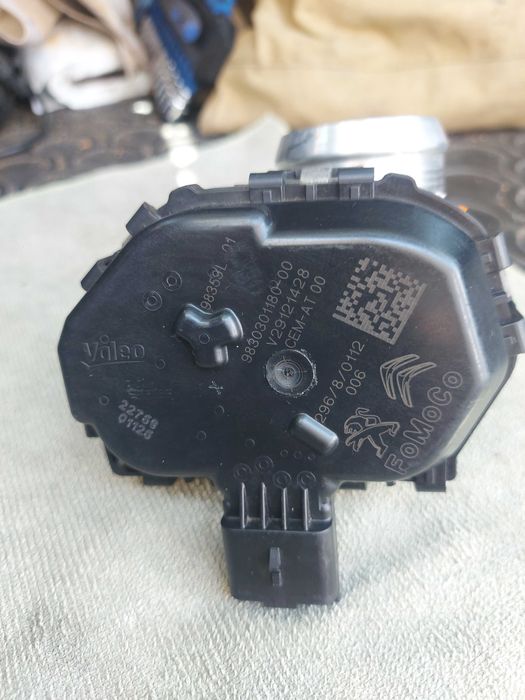 Дроселова клапа  Peugeot 308 .2015г 1.6/120кс