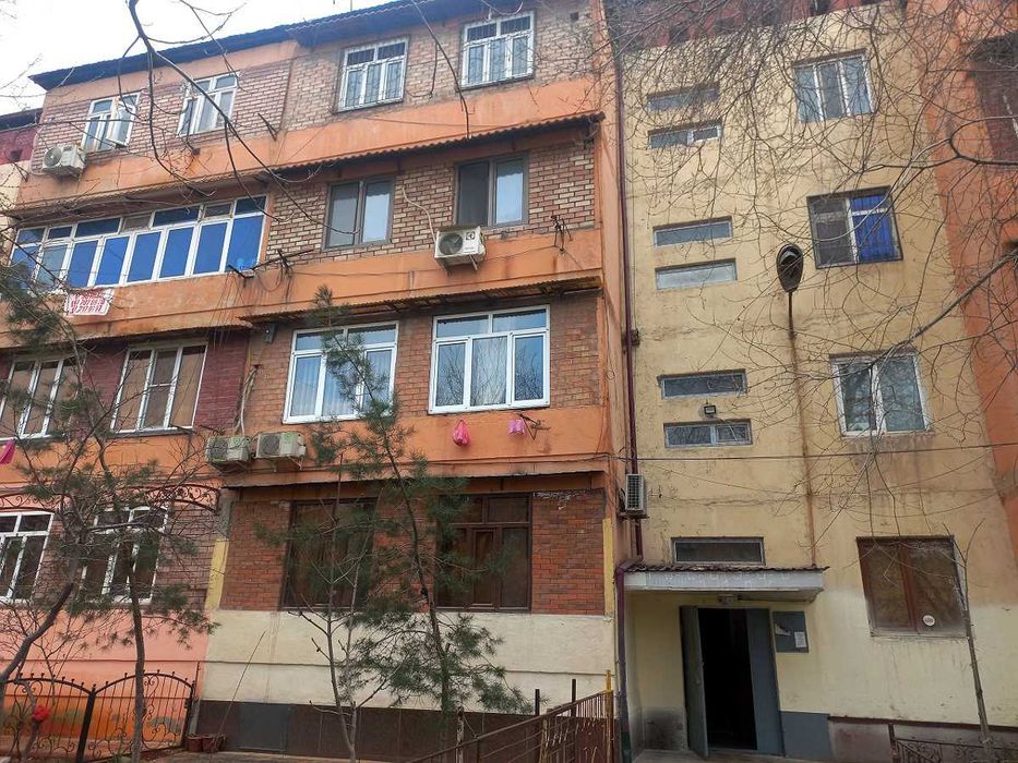 Kvartira sotiladi srochno