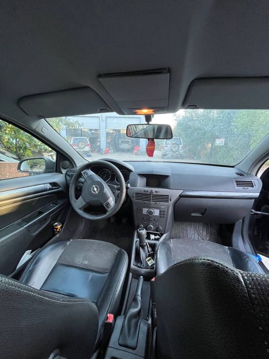 Opel Astra H  GTC 1.9 150