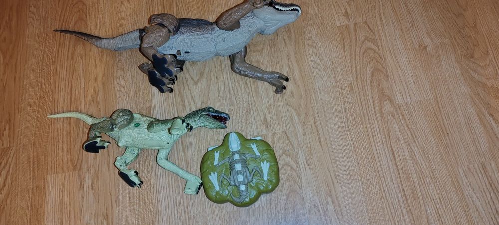 Dinozauri interactivi Telecomanda