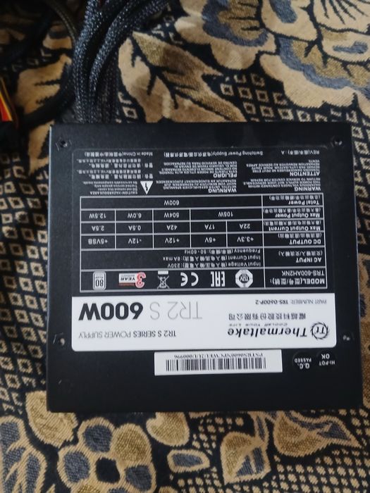 Vand monitor si sursa si placa de geiming  si  pe tote le vand