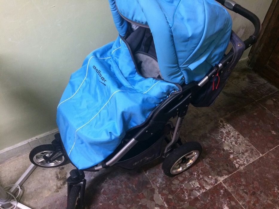 Детска количка с помпащи гуми