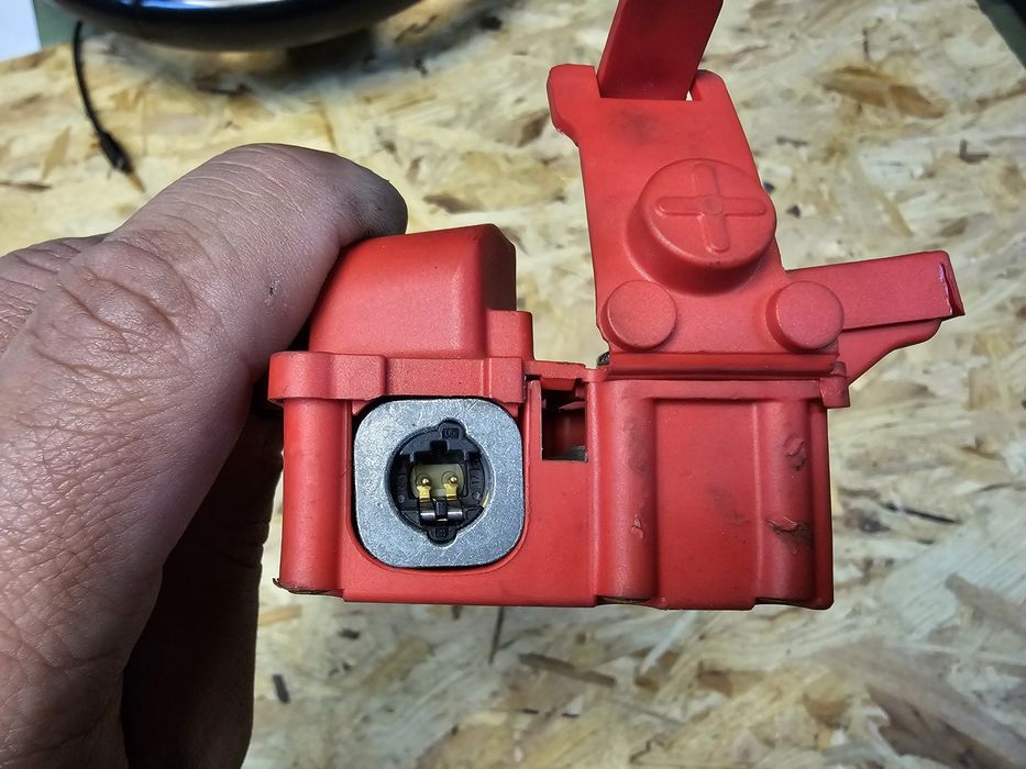 Пиропатрон бмв ф10 ф11 bmw f10 f11 плюсов кабел клема пиро патрон