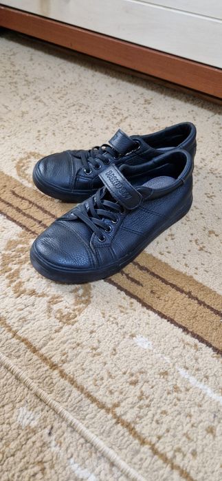 Продам ботинки туфли кроссовки детские