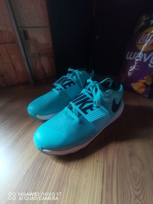 Adidași Nike team hustle d8.