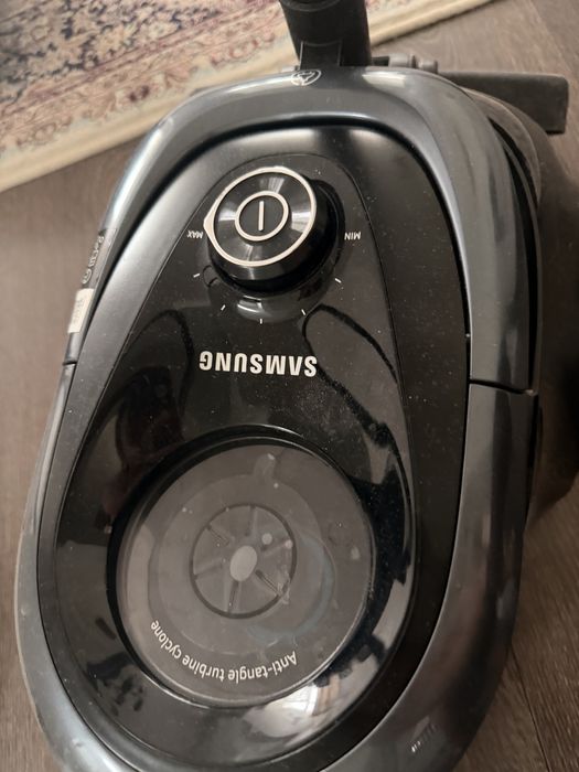 Пылесос Samsung VC18M21COVR