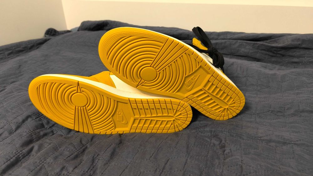 Маратонки Nike Jordan 1 Mid и Nike Jordan Retro High OG