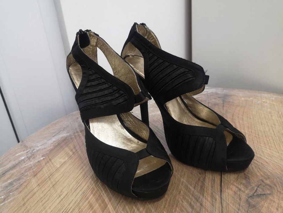 Маркови обувки на ток