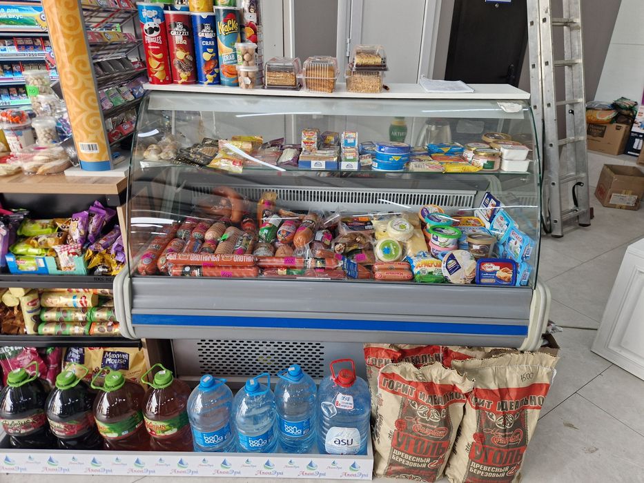 Продам холодильники, колбасные витрины