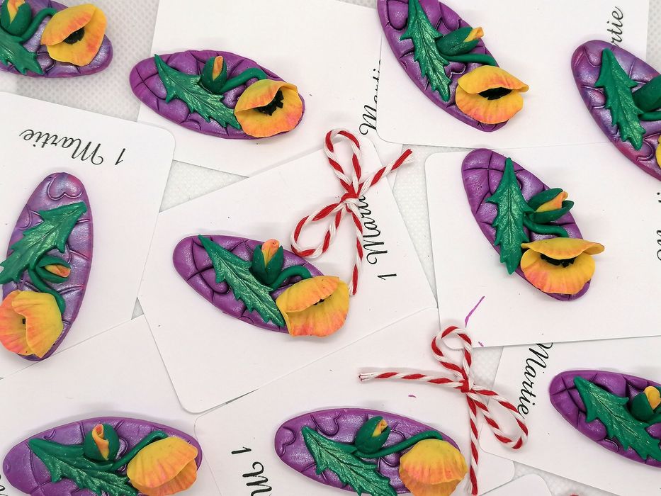 Brosa martisor handmade lalele din Fimo