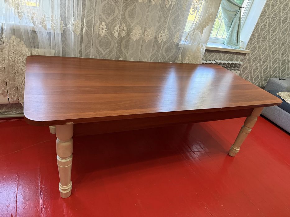 Стол, для кухни и зала
