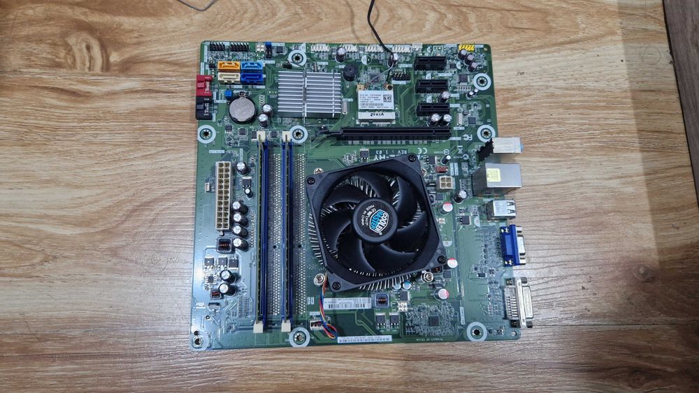 Vand KIT AMD E2-3200+Placa+4GB DDR3+GPU AMD 6370D+Cooler+WiFi 100lei