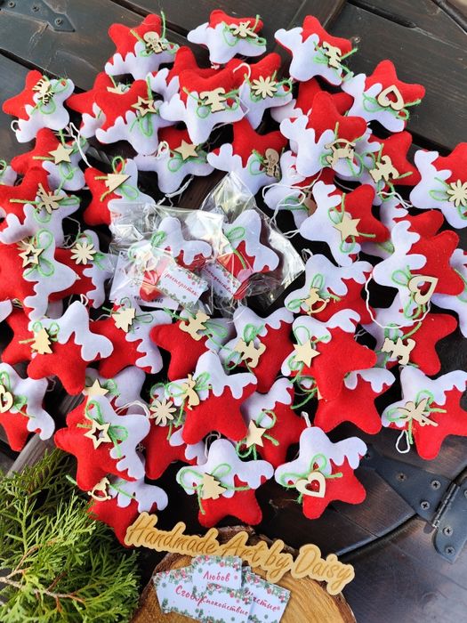 Коледни звезди от филц