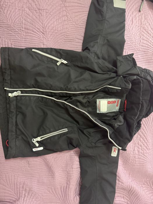 Продам курточку reima