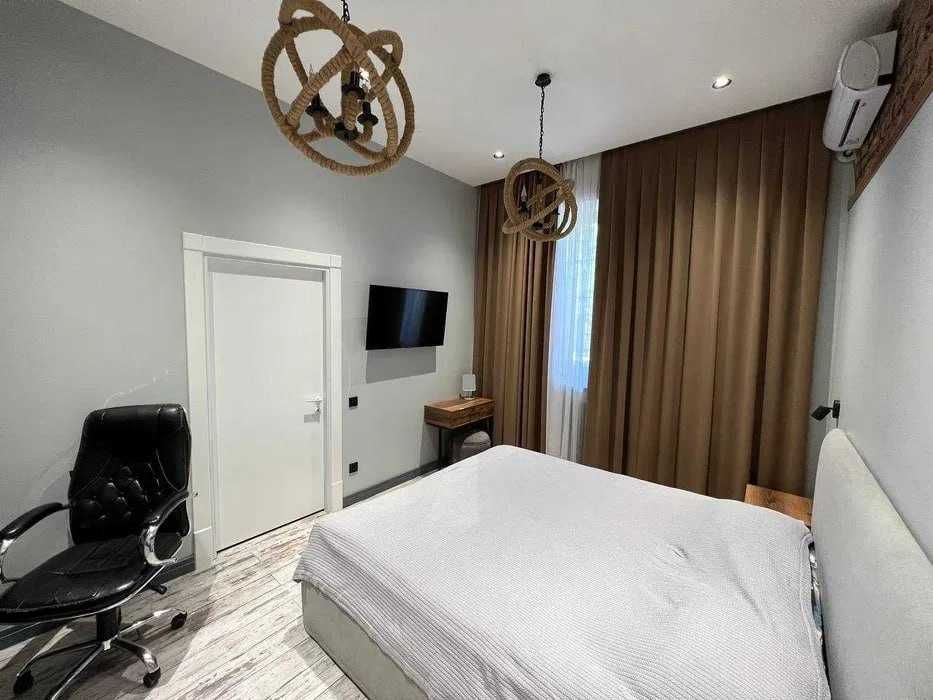 Сдаётся срочно 2 комнатная квартира на Метро Максима Горького