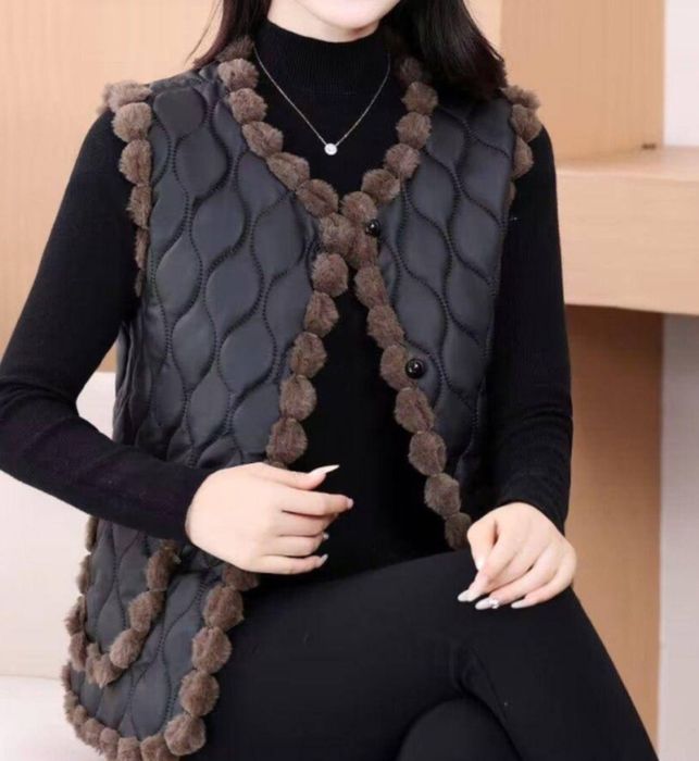 Жилеты новые женские и муж