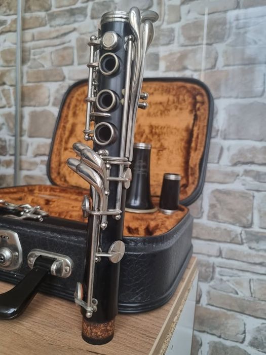 Vând clarinet Amati Luxus