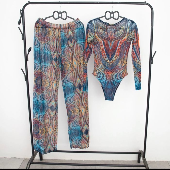 Продам новые спф купальники