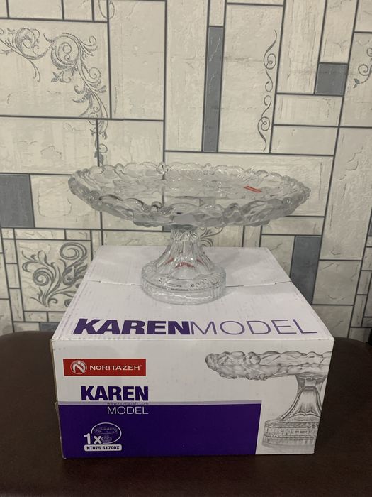 Продам тортницу новую