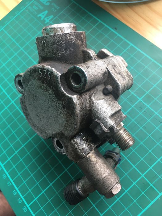 Помпа високо налягане Опел 2.2 директ Opel Vectra C Zafira  Signum