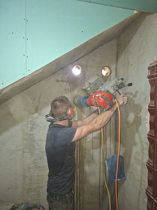 carotare beton,gauri in beton , gaură  hotă , gauri pentru  țevi sanitare si cabluri electrice