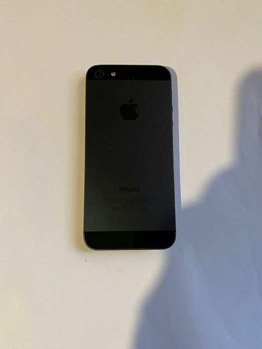 Продавам iPhone 5