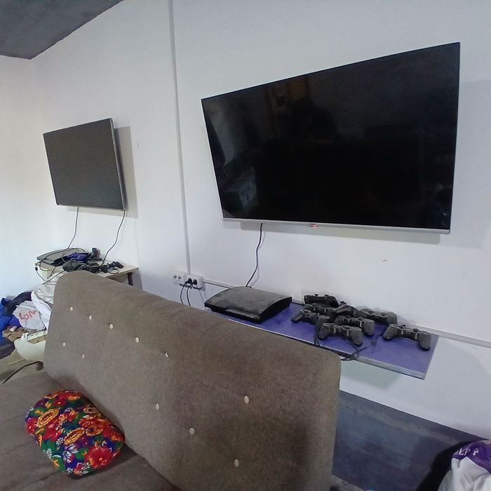 Playstationlar va televizorlar