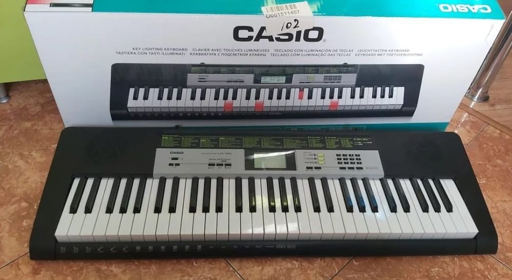 Casio LK 135 синтезатор