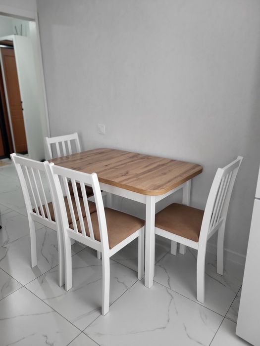 Продается стол со стульями для кухни