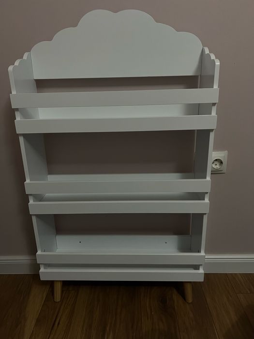 Детска етажерка дървена