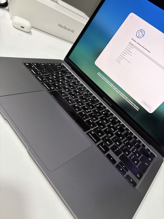 Продам MacBook air m1 13’ silver