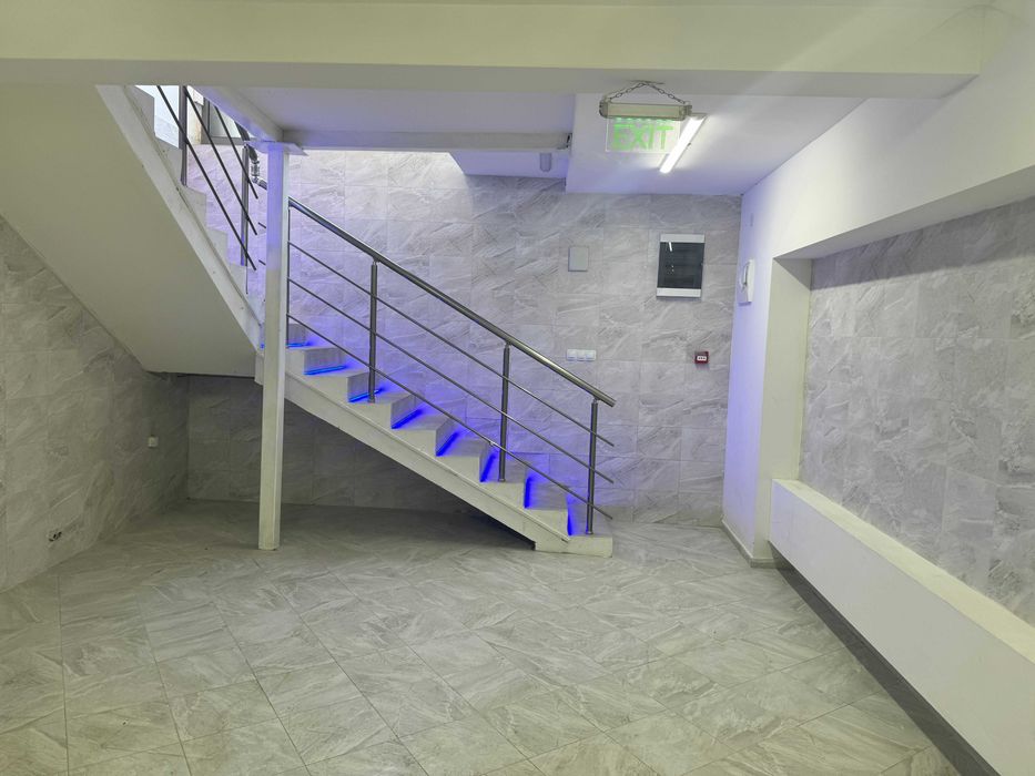 Дава се под наем Магазин в Гоце Делчев - 140 кв.м за 612 € - Снимка #4