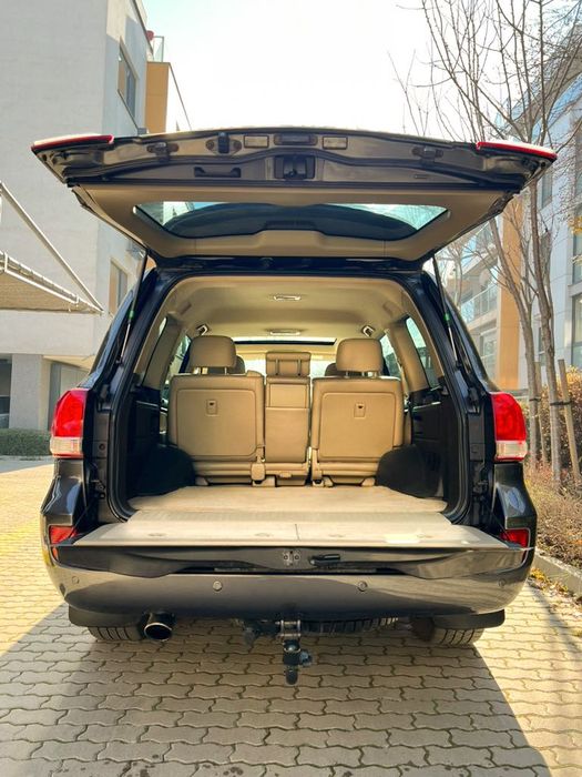 Toyota Land cruiser V8 200 1 Собственик