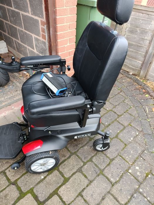 Carucior electric adulti/ cu dizabilitati