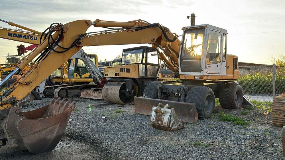 Brat excavator pe roti Liebherr A314,A316,A318