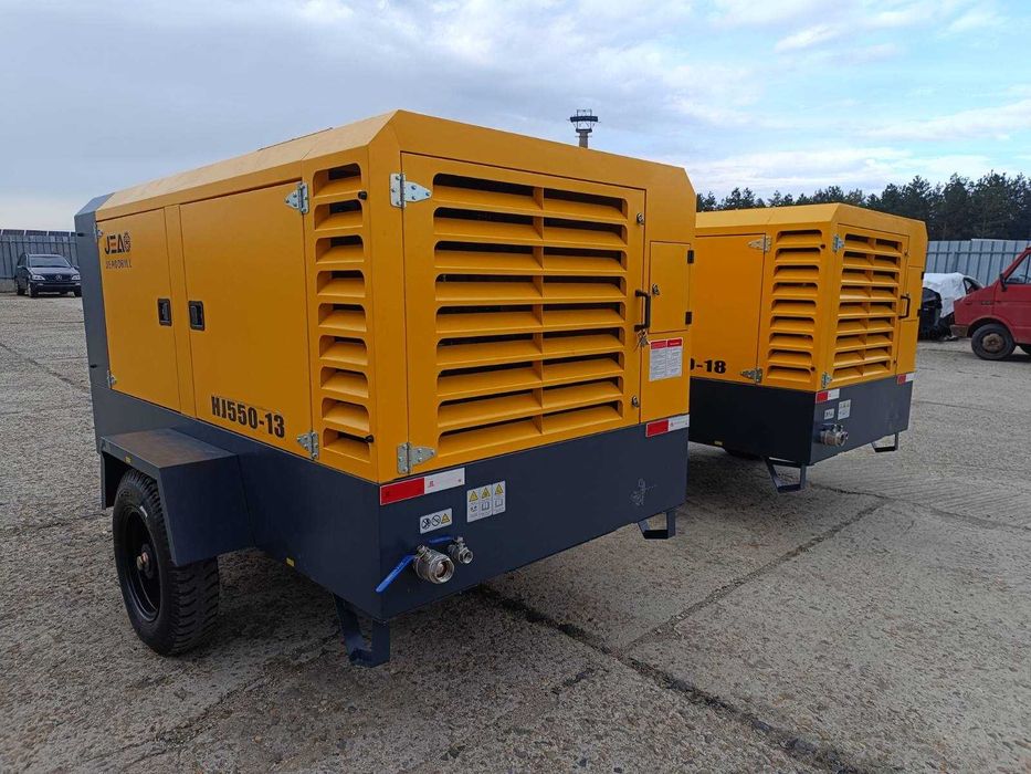 Продавам давам под наем мобилен винтов компресор