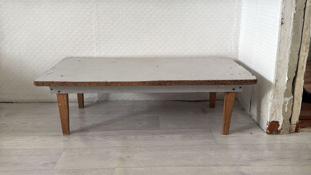 Продам столик стол