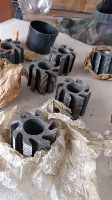 Продам фрезы и метчики