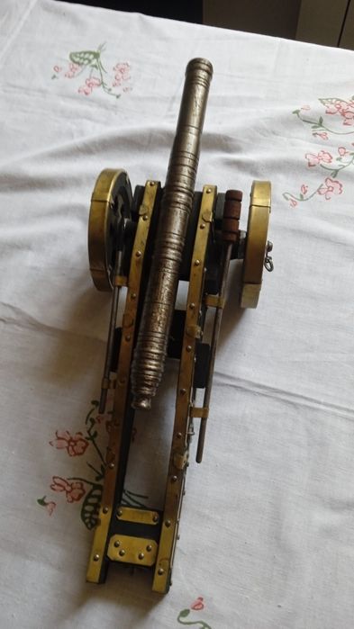 Tun confecționat manual