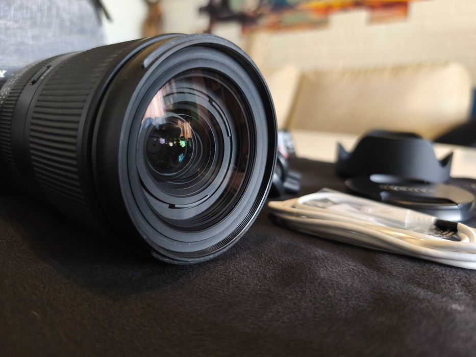 Sony a6400 + Tamron 18-300mm f/3.5-6.3 Di III-A VC VXD + чанта sd карти и батерии (Перфектен влог/травел комплект)