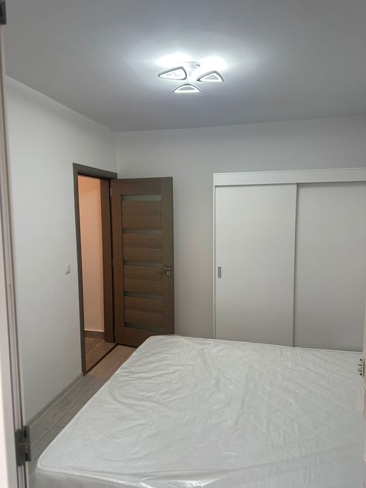 PROPRIETAR   vand apartament  in centru