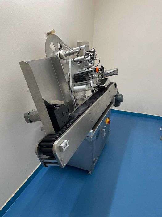 Mașină automată de etichetare pentru ampoule/fiole