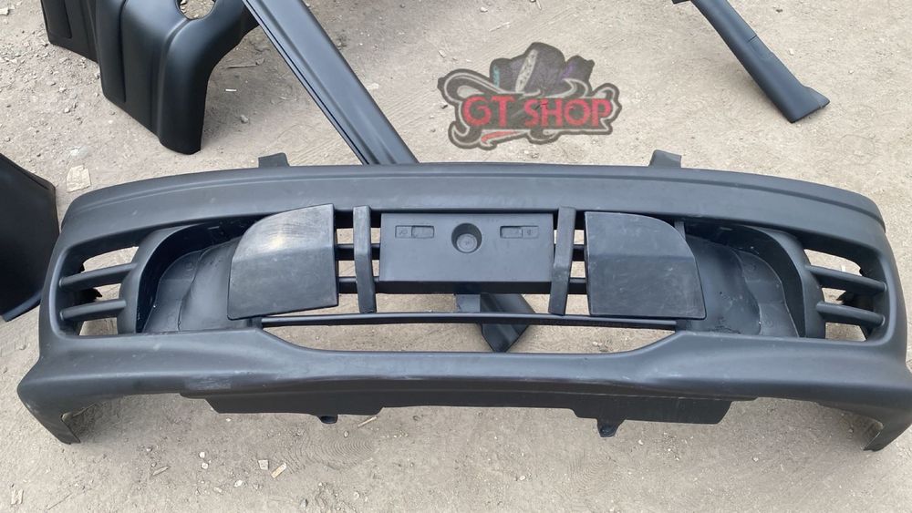 Бампер перелний  Nissan Rnessa