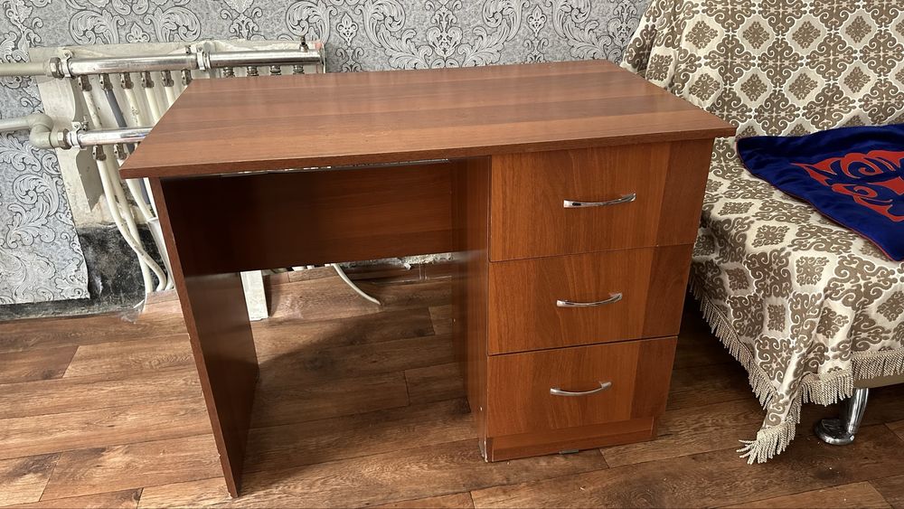Продам письменный стол