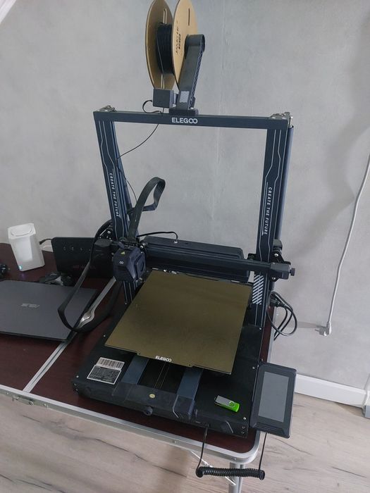 Продам 3д принтер (новый почти напечатал 16 деталей )