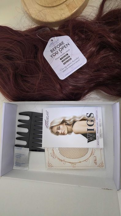 Perucă BARSDAR lace front 46 cm, ondulată, roșu burgundy-arămiu